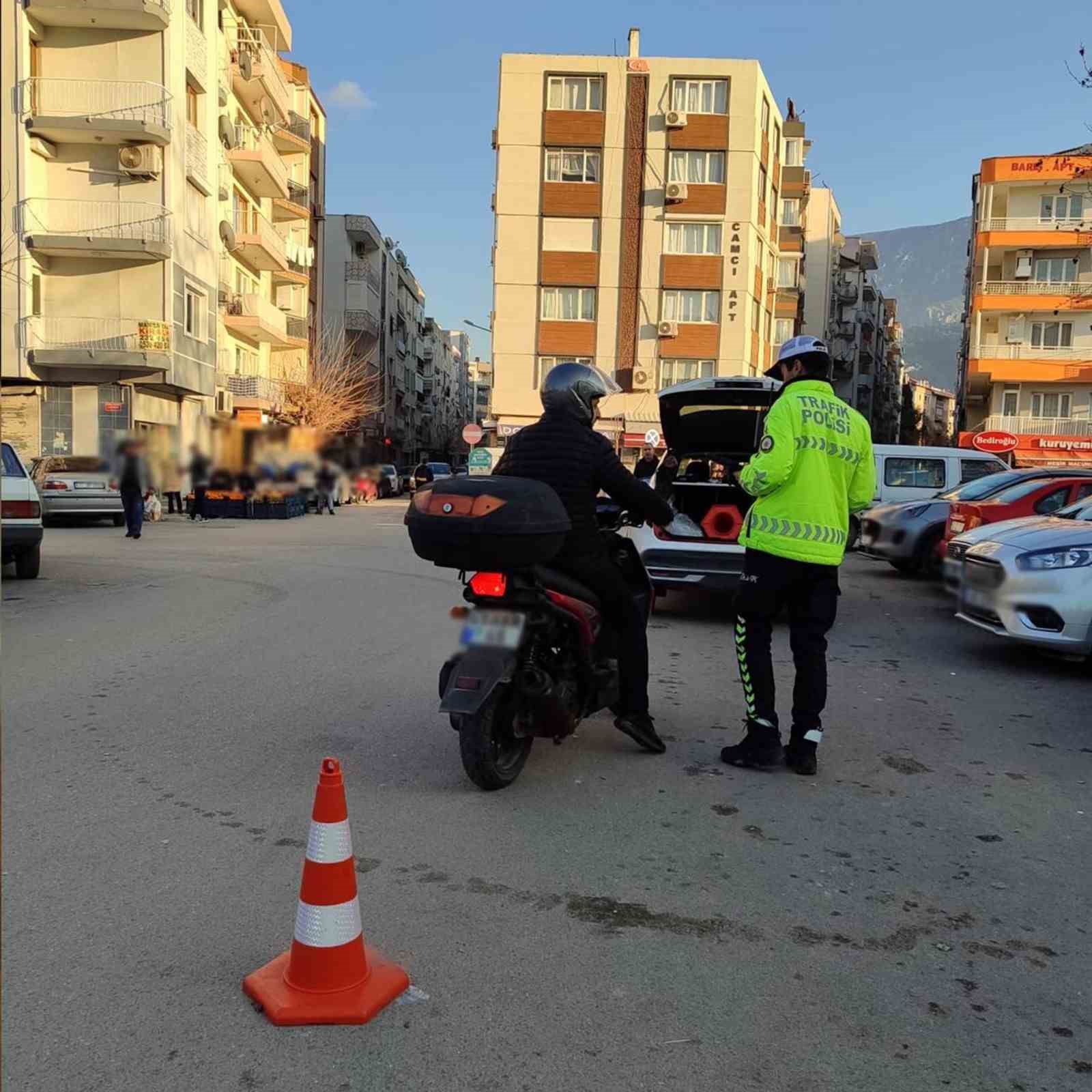 Manisa’da kurallara uymayan motosikletlilere ceza yağdı
