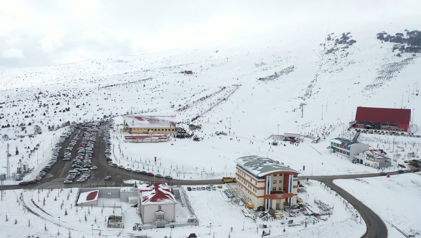 Tokat’ta çığ riski bulunmayan kayak tesisi turizmcilere anlatıldı
