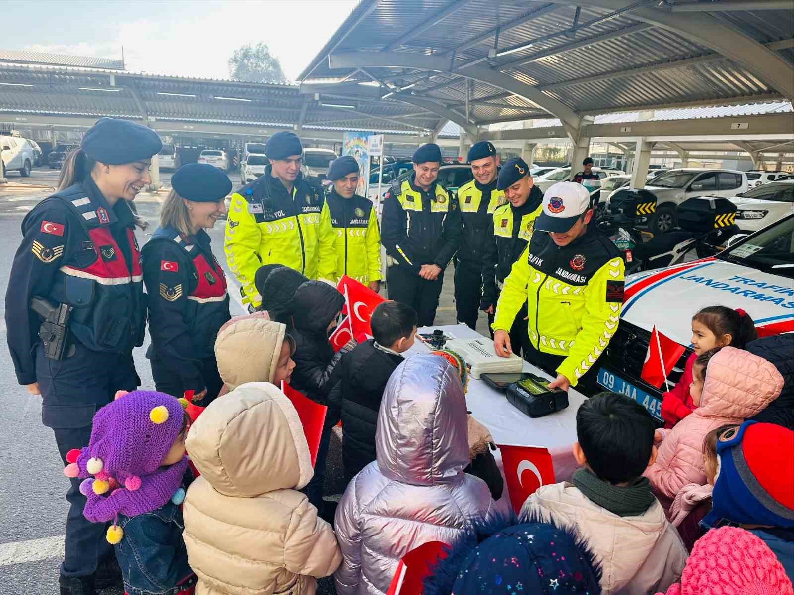 Jandarma anaokulu öğrencileri ağırladı
