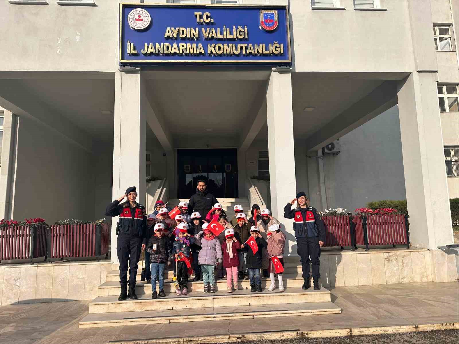 Jandarma anaokulu öğrencileri ağırladı
