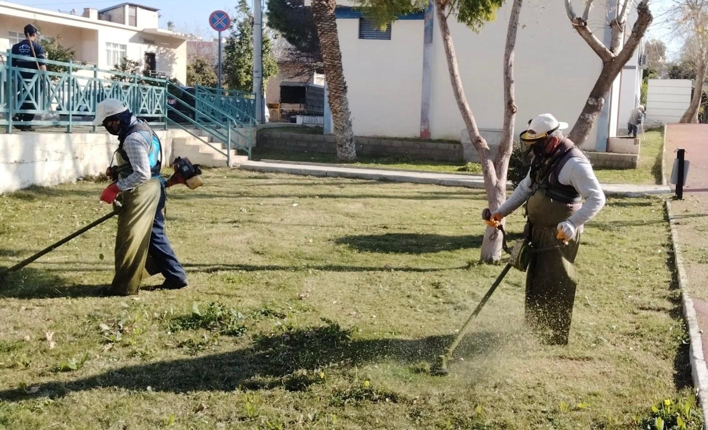 Silifke’de park ve yeşil alanlar bakıma alındı
