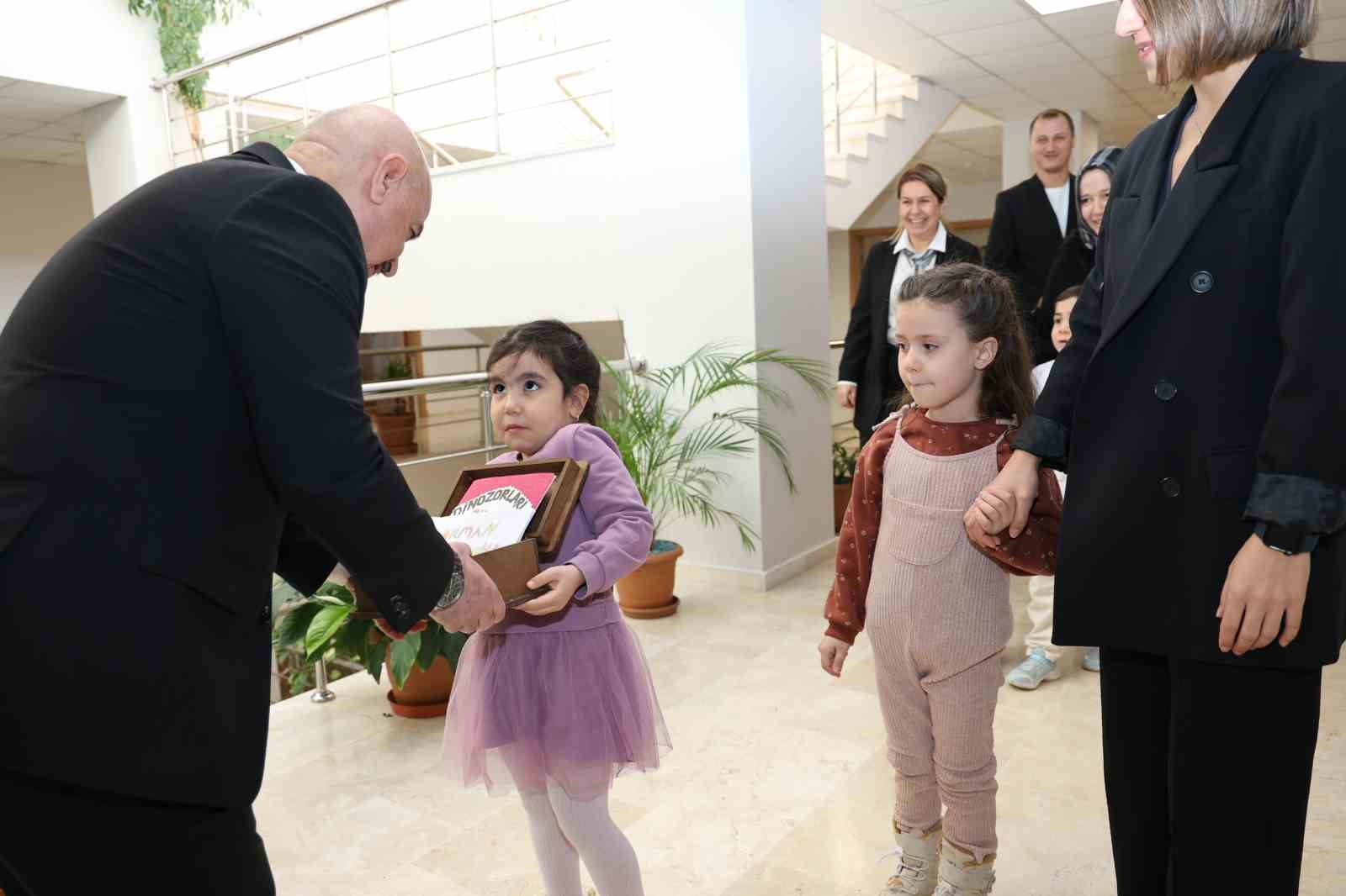 Anaokulu öğrencilerinden masallara yolculuk
