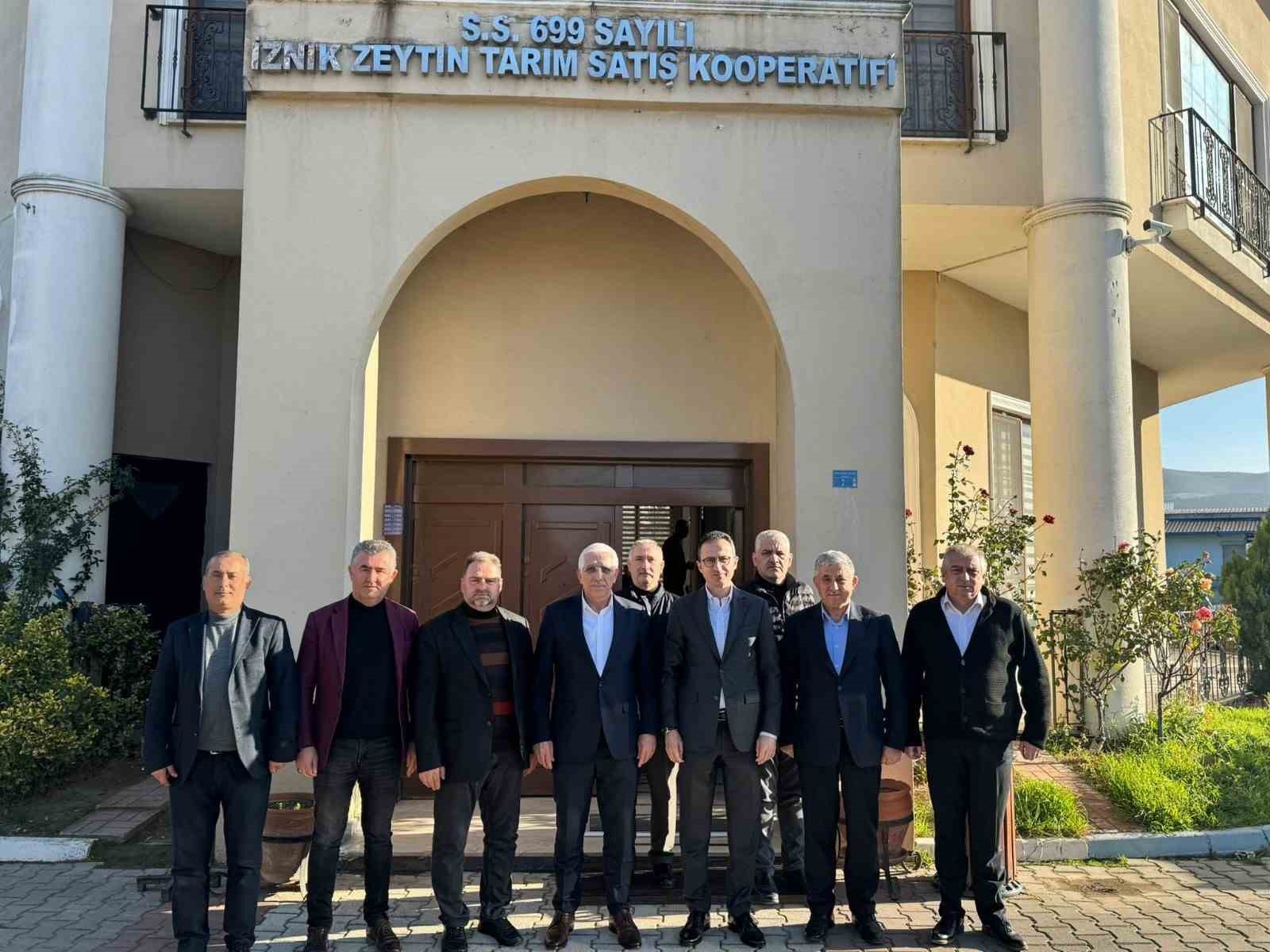 Kaymakam Karaman İznik Zeytin Kooperatifi’ni ziyaret etti
