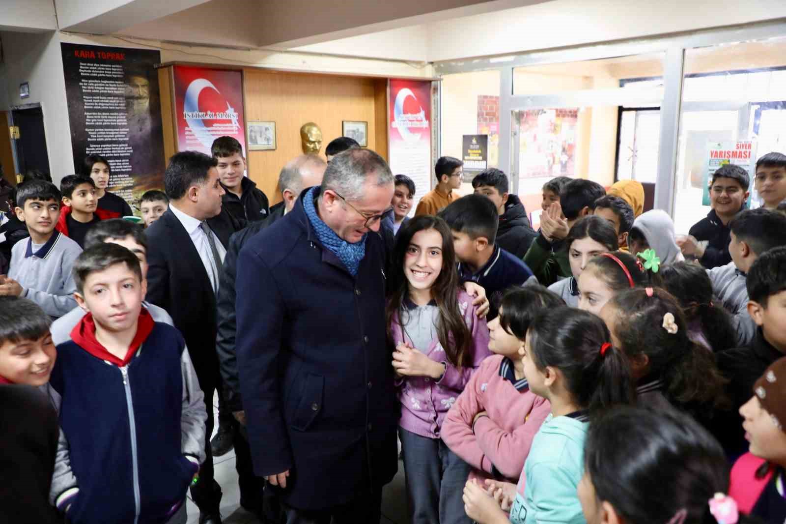 Ağrı Milli Eğitim Müdürü Kökrek, Selçuk Ortaokulunda öğrenci ve öğretmenlerle bir araya geldi
