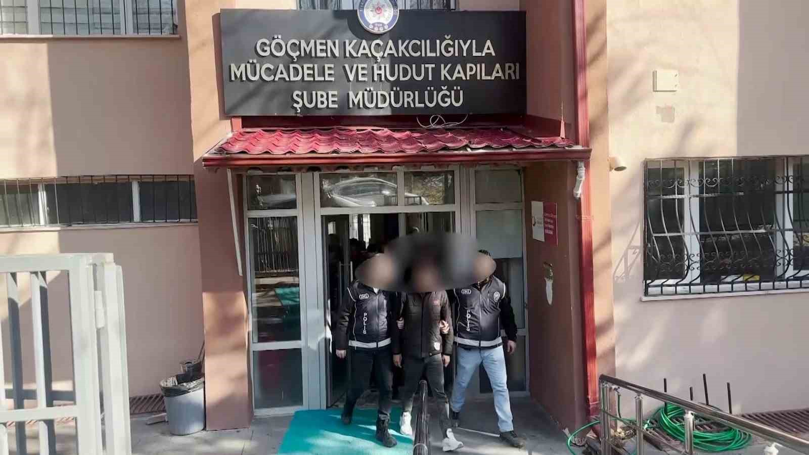 Sivas’ta yabancı uyruklu 3 kaçak göçmen yakalandı
