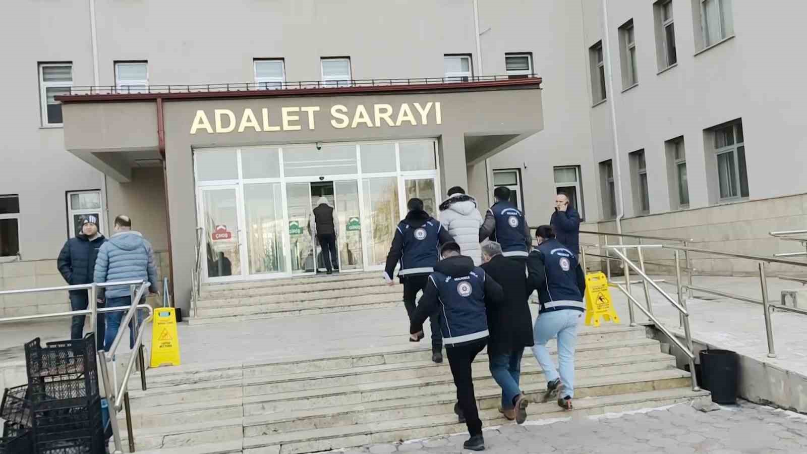 Sivas’ta yabancı uyruklu 3 kaçak göçmen yakalandı
