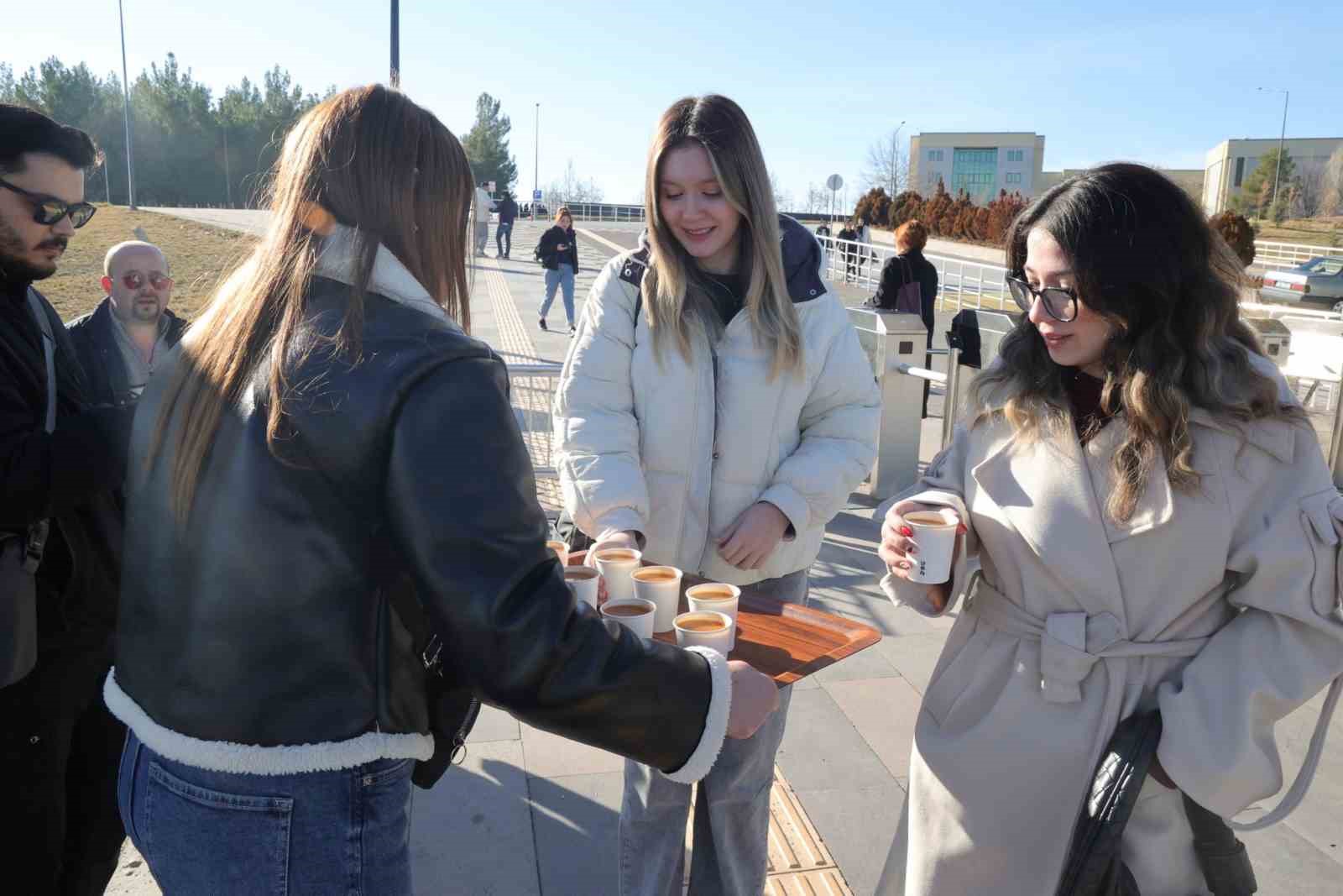 Başkan Yalım’dan öğrencilere çorba ikramı
