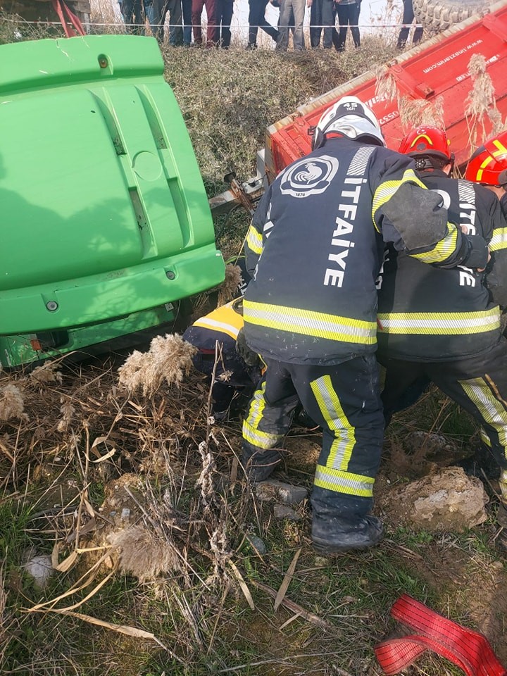 Traktör dere yatağına düştü: Dede öldü, torunu yara almadan kurtuldu
