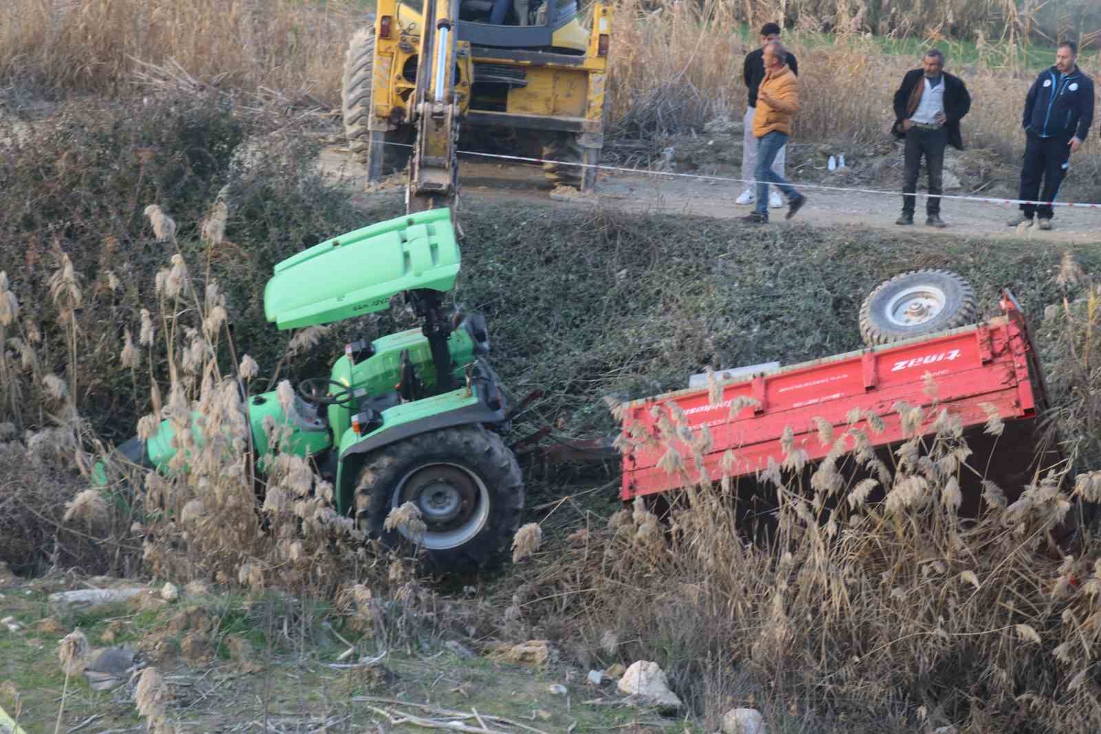 Traktör dere yatağına düştü: Dede öldü, torunu yara almadan kurtuldu
