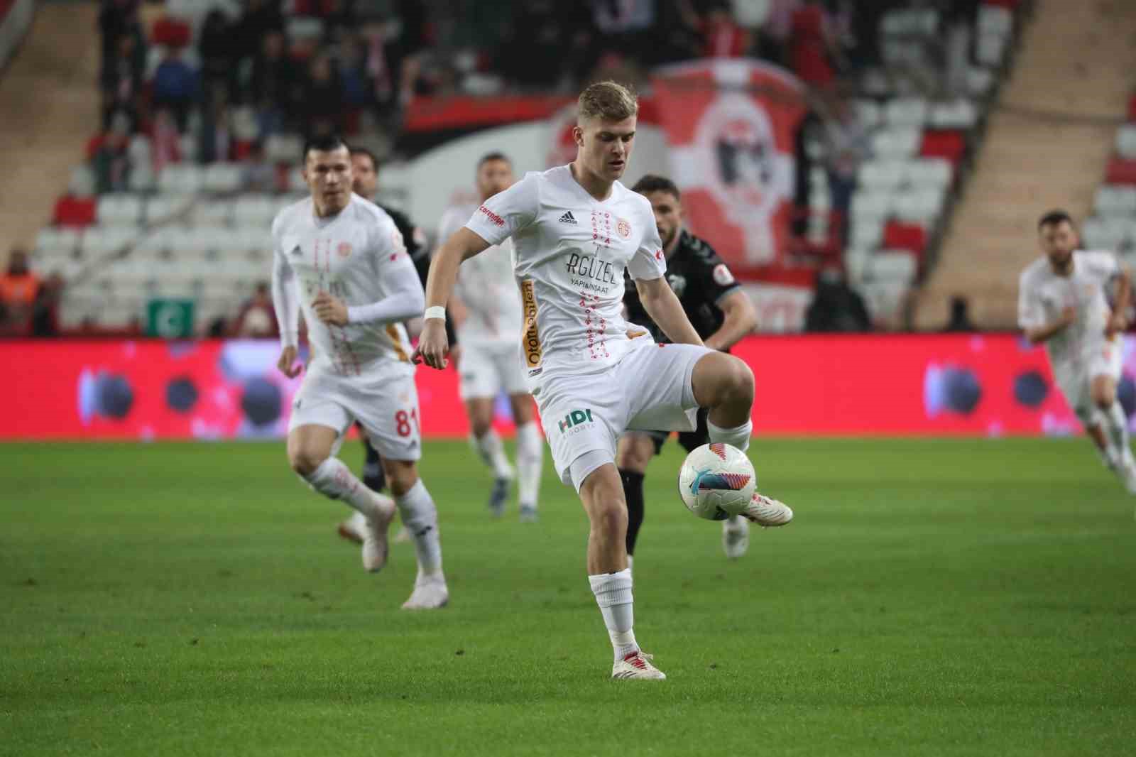 Ziraat Türkiye Kupası: Antalyaspor: 2 - Kocaelispor: 0 (İlk yarı)
