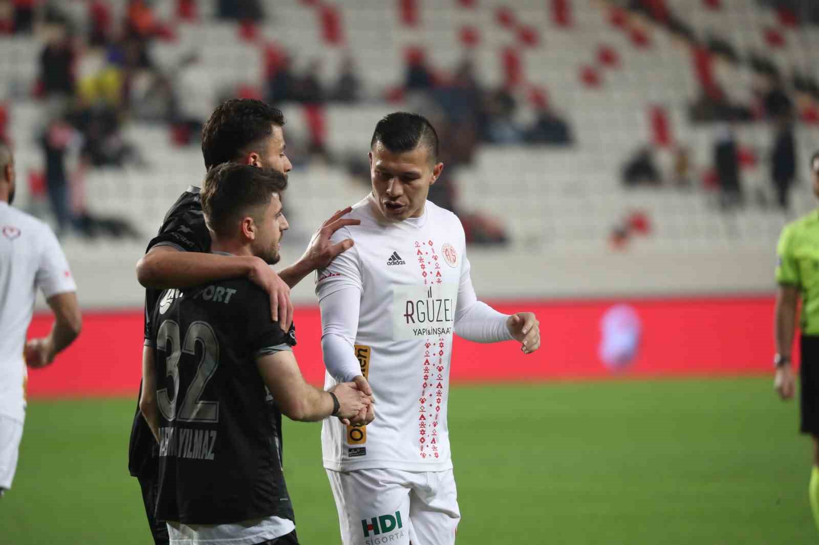 Ziraat Türkiye Kupası: Antalyaspor: 2 - Kocaelispor: 0 (İlk yarı)
