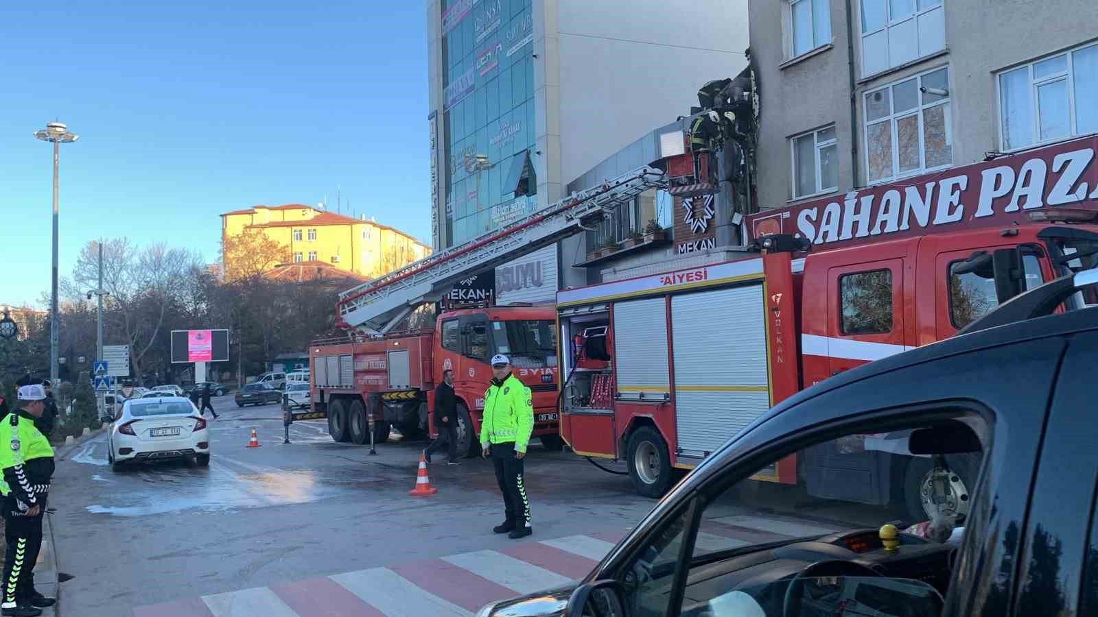 Karaman’da restoranın bacasında çıkan yangın korkuttu
