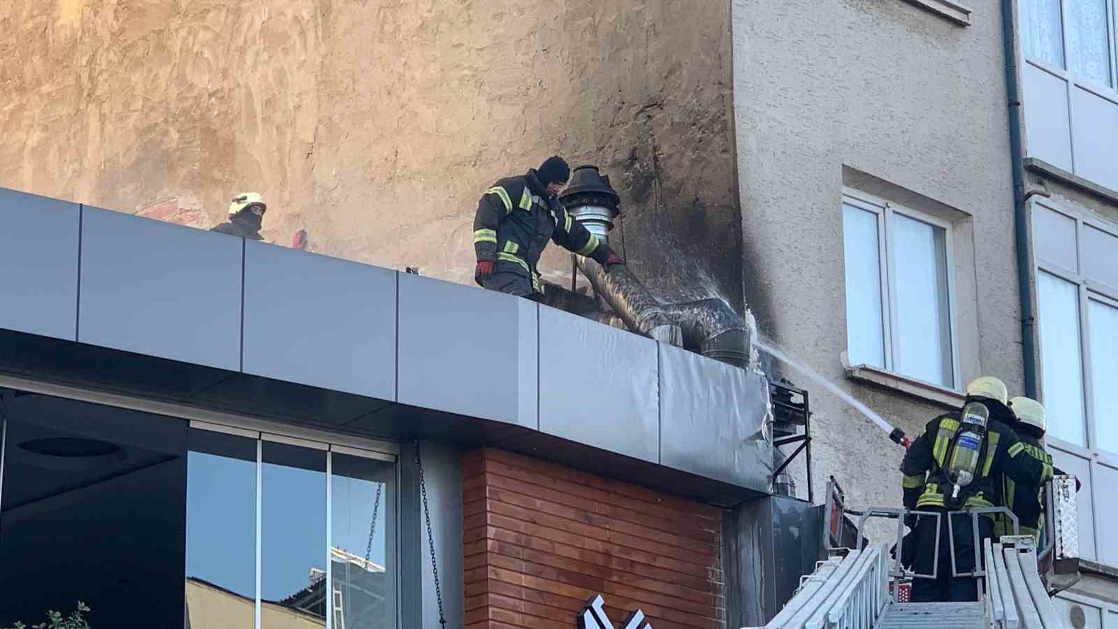 Karaman’da restoranın bacasında çıkan yangın korkuttu
