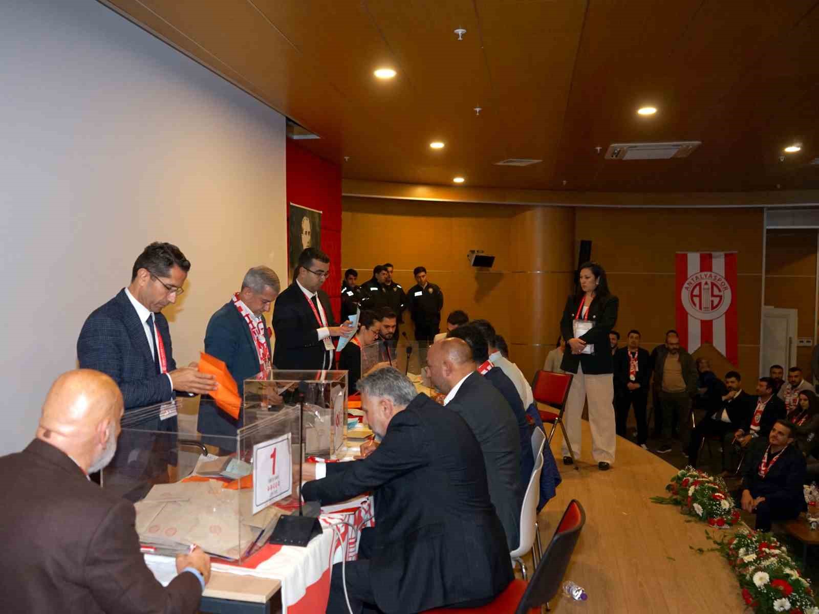 Antalyaspor Kulübü’nün yeni başkanı Mustafa Ergün oldu
