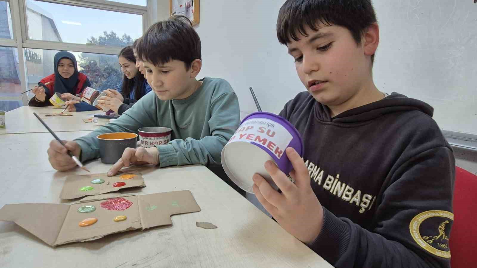 Muğla’da gönüllü gençlerden örnek davranış
