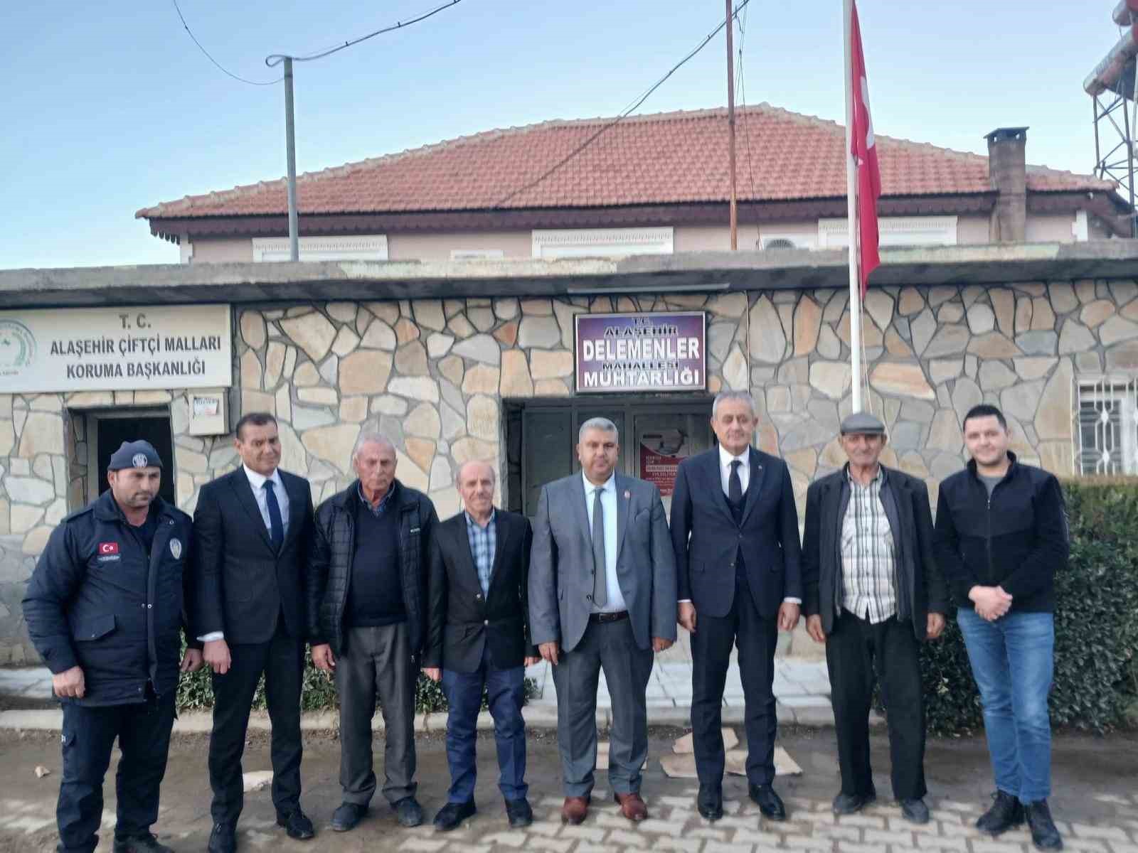 Kaymakam Güngör mahalle sakinlerinin sorunlarını dinliyor
