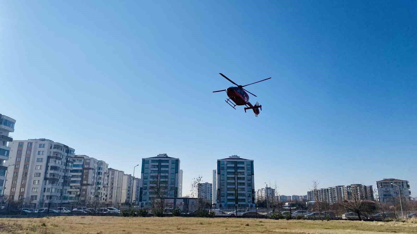 Durumu ağırlaşan kanser hastası helikopterle hastaneye sevk edildi
