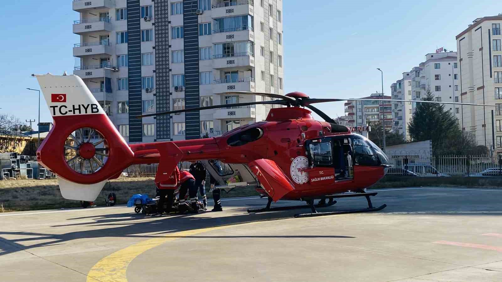 Durumu ağırlaşan kanser hastası helikopterle hastaneye sevk edildi
