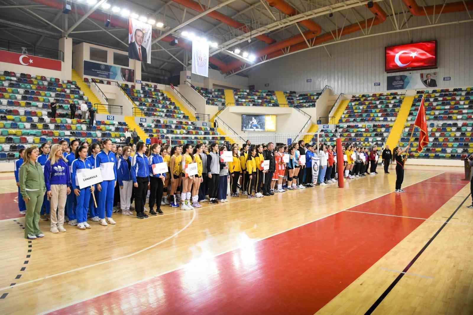 Okul Sporları Voleybol Yıldızlar grup müsabakaları başladı
