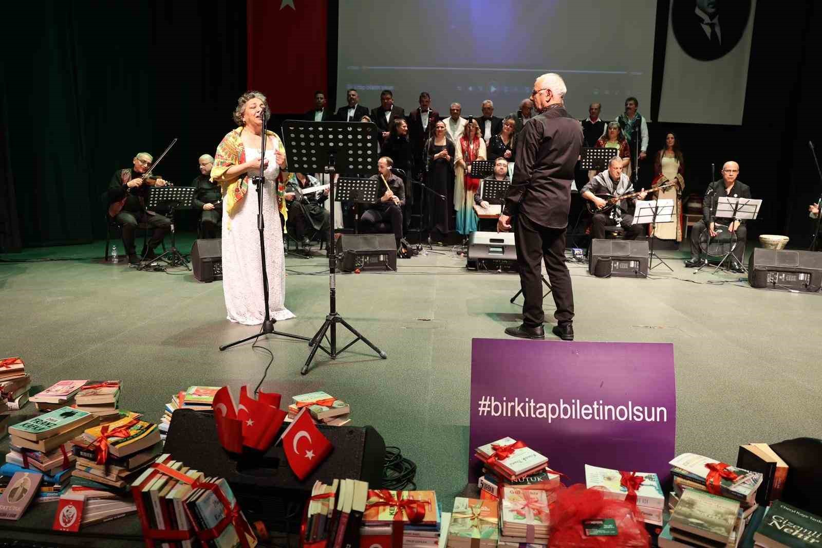 Konserden elde edilen kitaplar kütüphaneye bağışlandı
