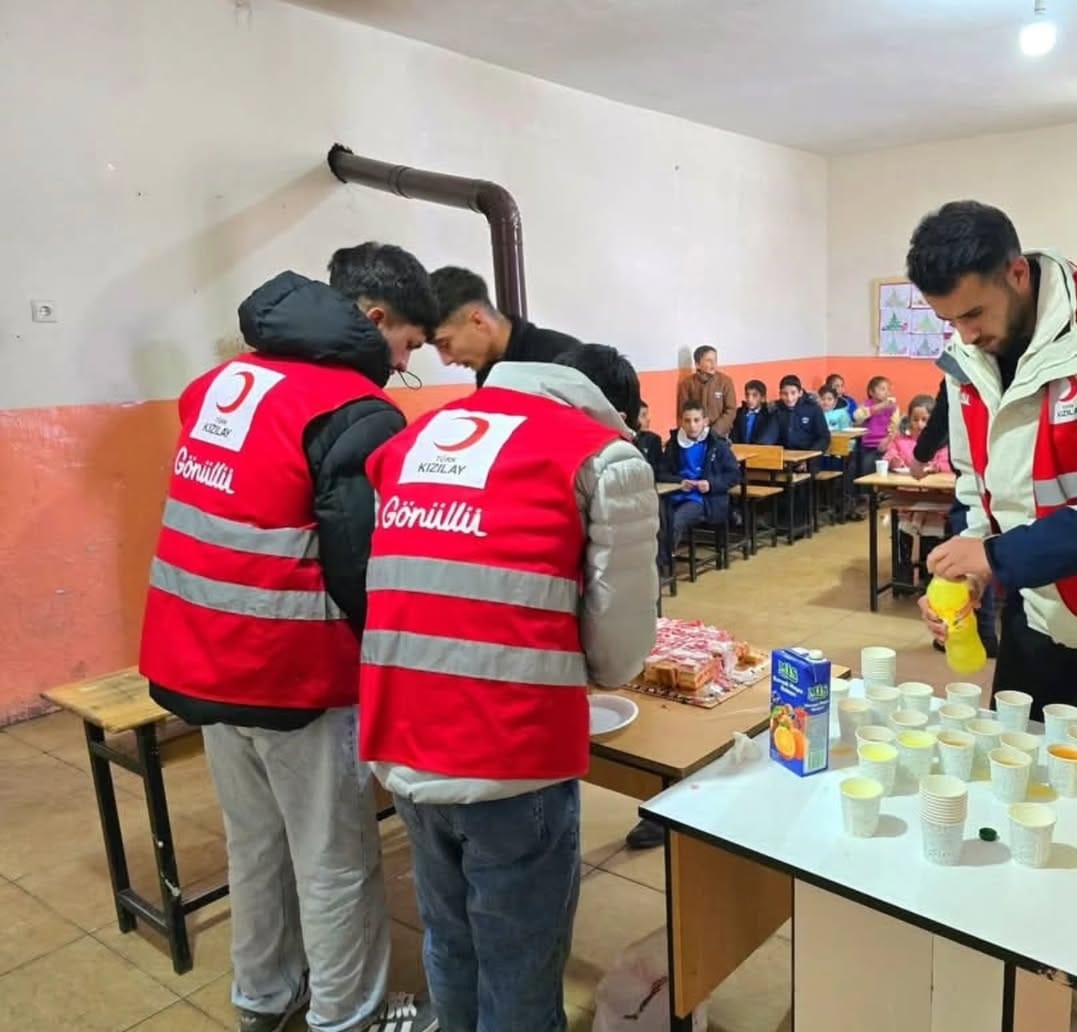 Kızılay’dan miniklere sürpriz ziyaret
