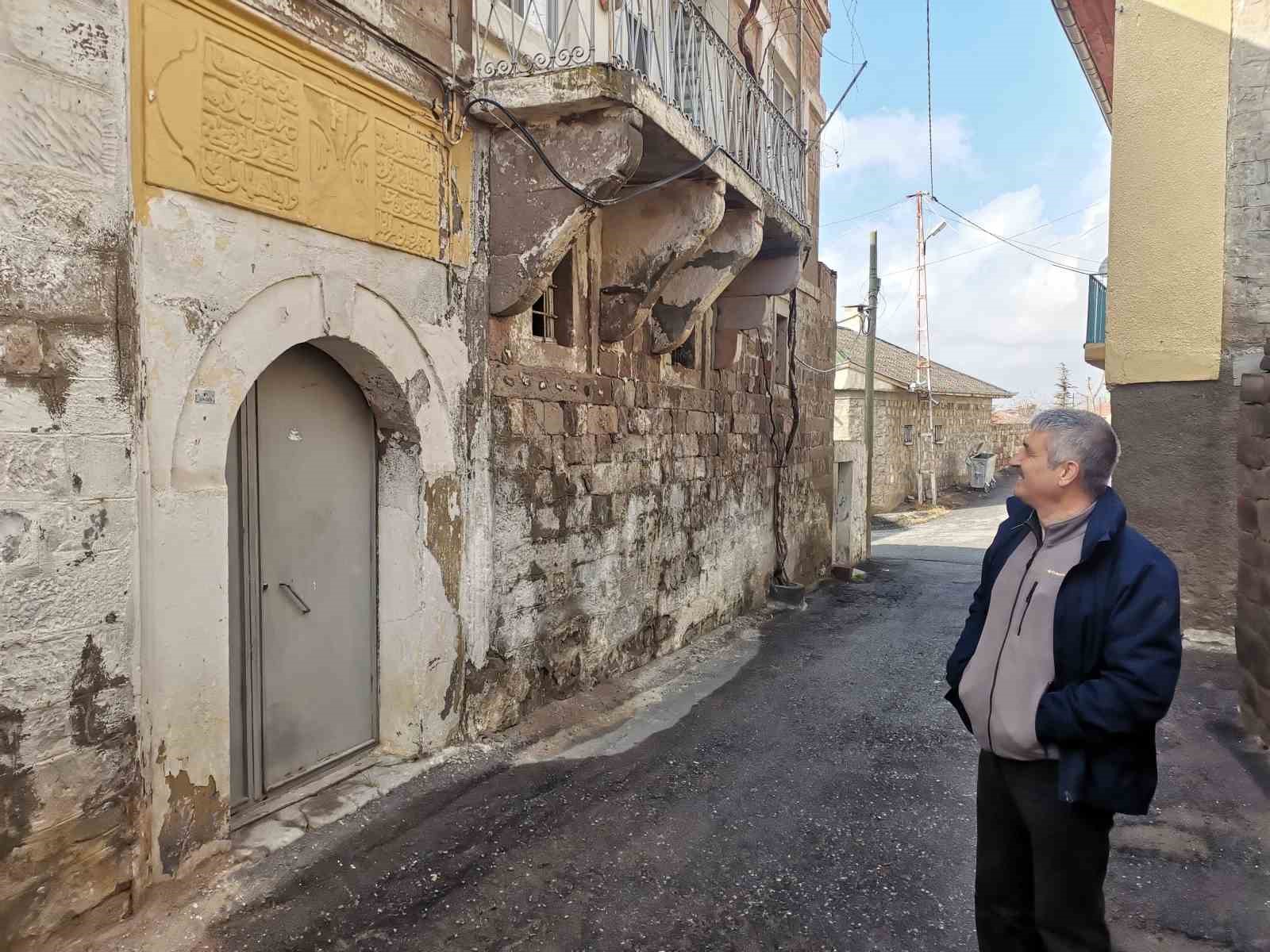 Bu mahalle tarih kokuyor
