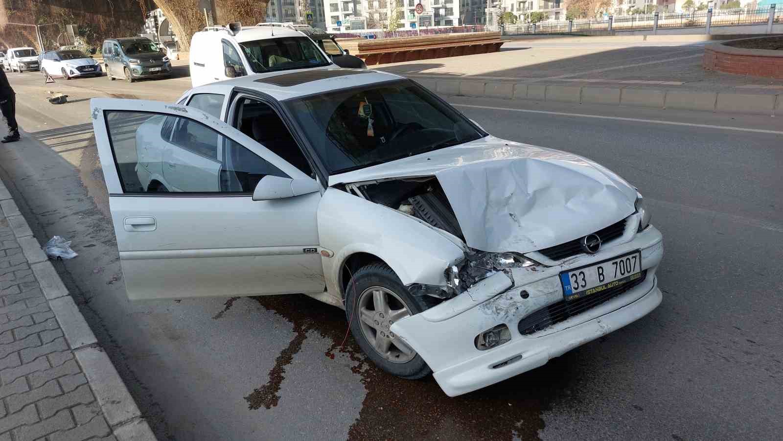 Samsun’da otomobil hafif ticari araçla çarpıştı: 1 yaralı
