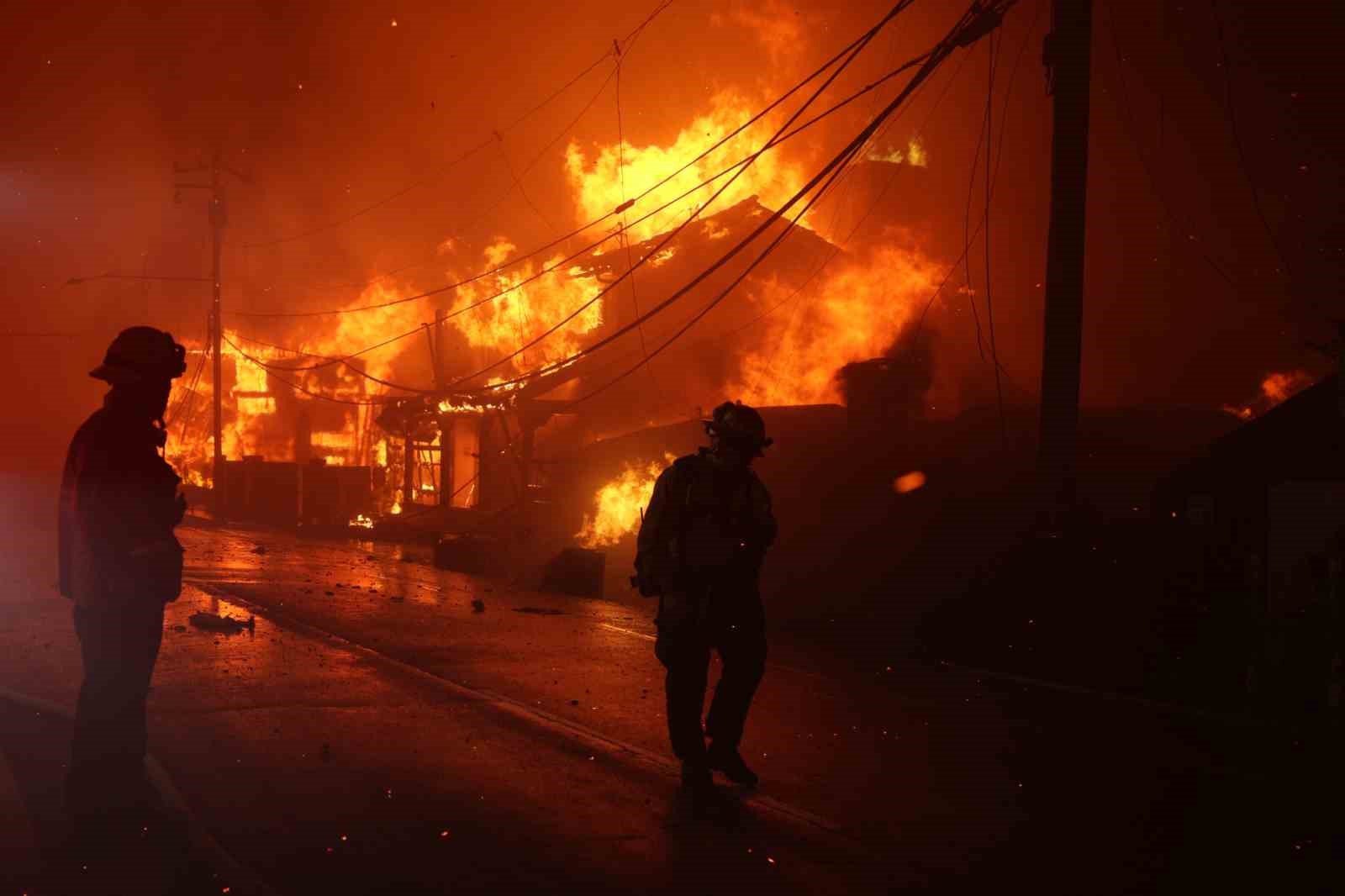 ABD’nin California eyaletindeki yangın yaklaşık 3 bin dönümlük alana yayıldı
