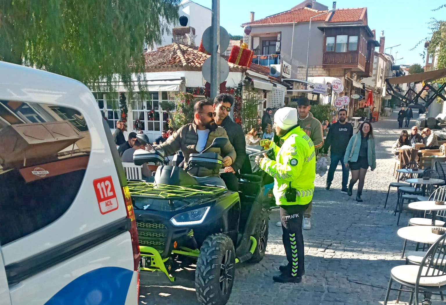 Çeşme’de motosiklet denetimlerinde 23 sürücüye ceza
