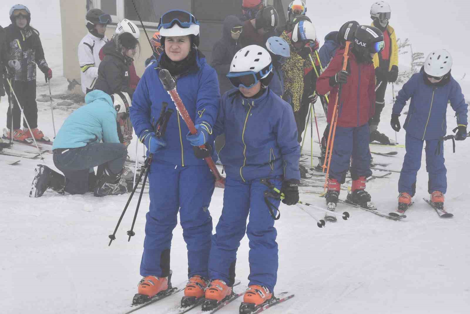 Bitlis’te “Alp Disiplini ve Snowboard İl Birinciliği Kayak Yarışması” yapıldı
