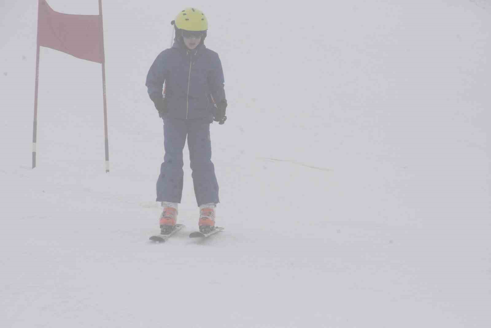 Bitlis’te “Alp Disiplini ve Snowboard İl Birinciliği Kayak Yarışması” yapıldı
