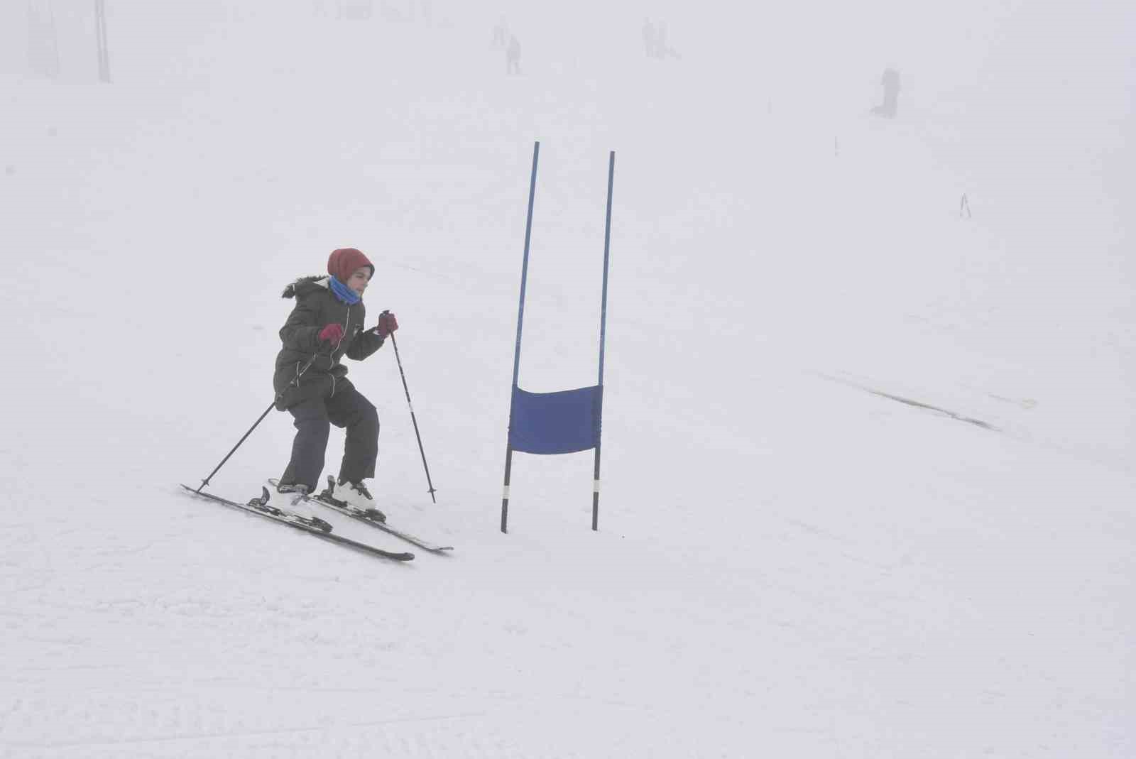 Bitlis’te “Alp Disiplini ve Snowboard İl Birinciliği Kayak Yarışması” yapıldı
