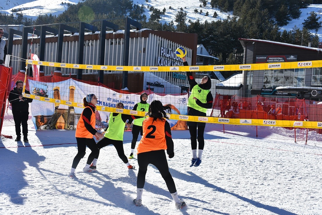 EİT 2025’te kar voleybolu heyecanı
