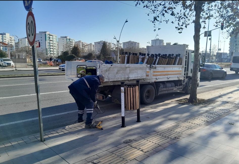 Diyarbakır’da kent girişlerinde temizlik çalışması
