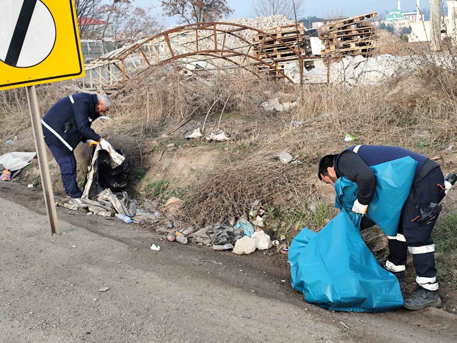 Diyarbakır’da kent girişlerinde temizlik çalışması
