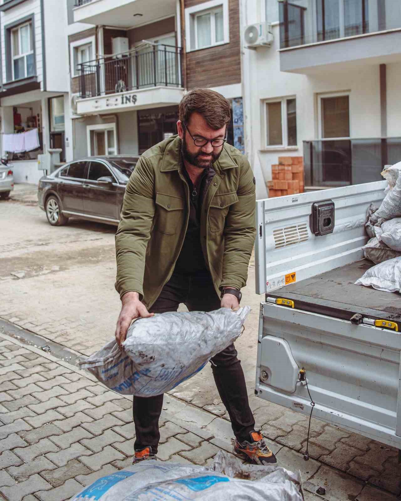 Kuşadası’nda yakacak yardımının son adresi Davutlar oldu
