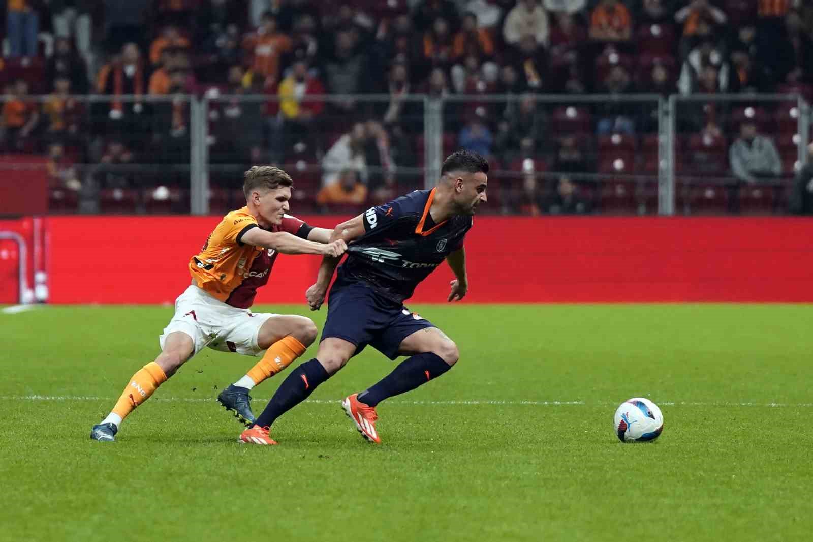 Ziraat Türkiye Kupası: Galatasaray: 0 - Başakşehir: 1 (İlk yarı)
