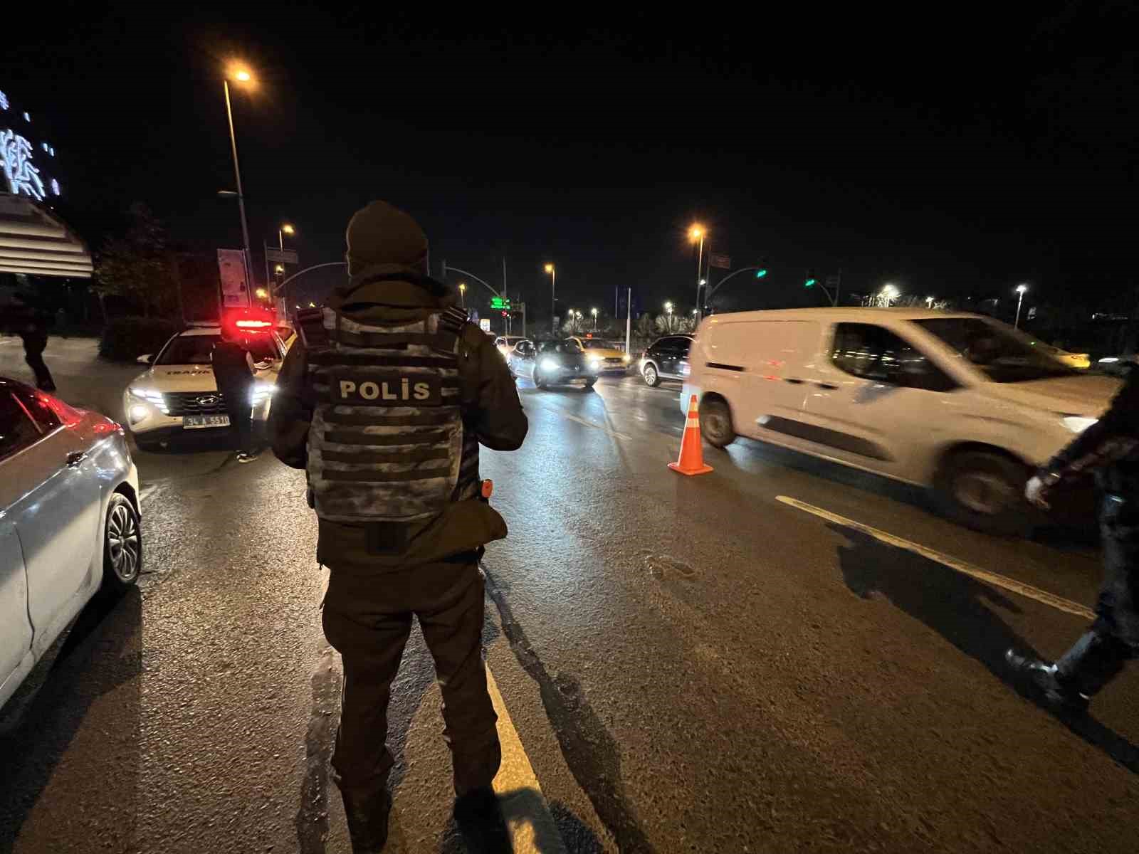 Bakırköy’de polis ekiplerinden asayiş uygulaması
