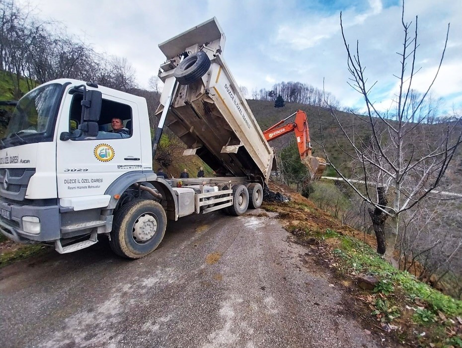 Heyelan sonrası çalışmalar hızla devam ediyor
