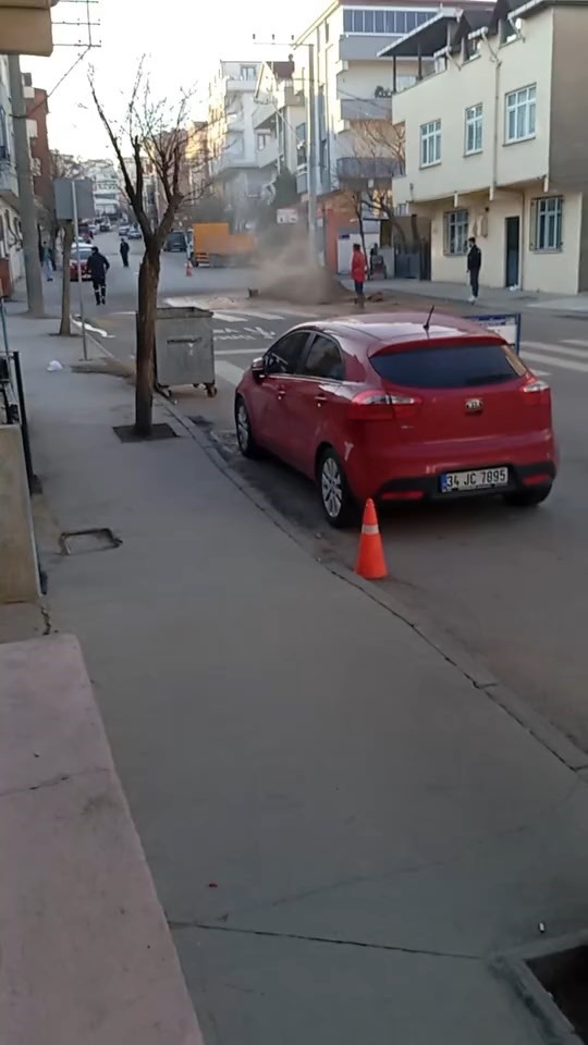 Altyapı çalışması sırasında doğal gaz borusu delindi
