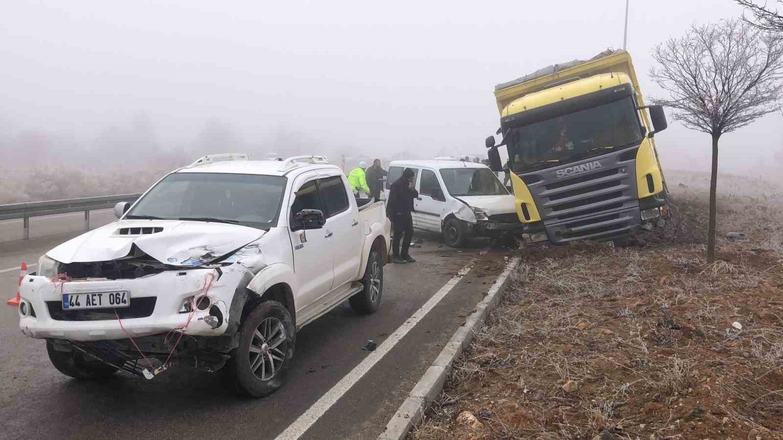 Elazığ’da 2 saatte 2 büyük zincirleme kaza: 13 araç çarpıştı, 7 yaralı
