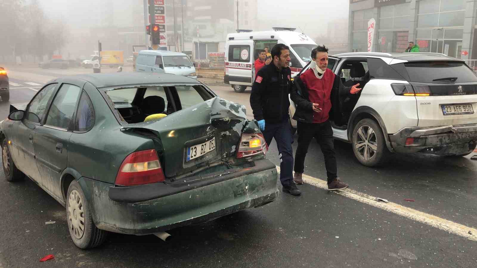 Elazığ’da 2 saatte 2 büyük zincirleme kaza: 13 araç çarpıştı, 7 yaralı
