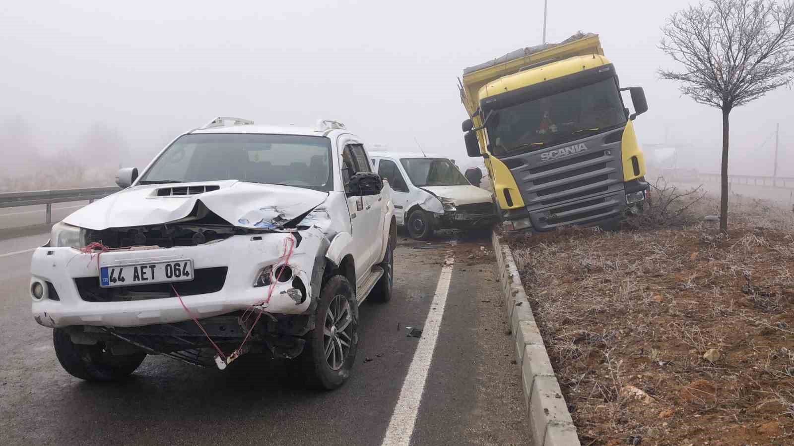 Elazığ’da 2 saatte 2 büyük zincirleme kaza: 13 araç çarpıştı, 7 yaralı
