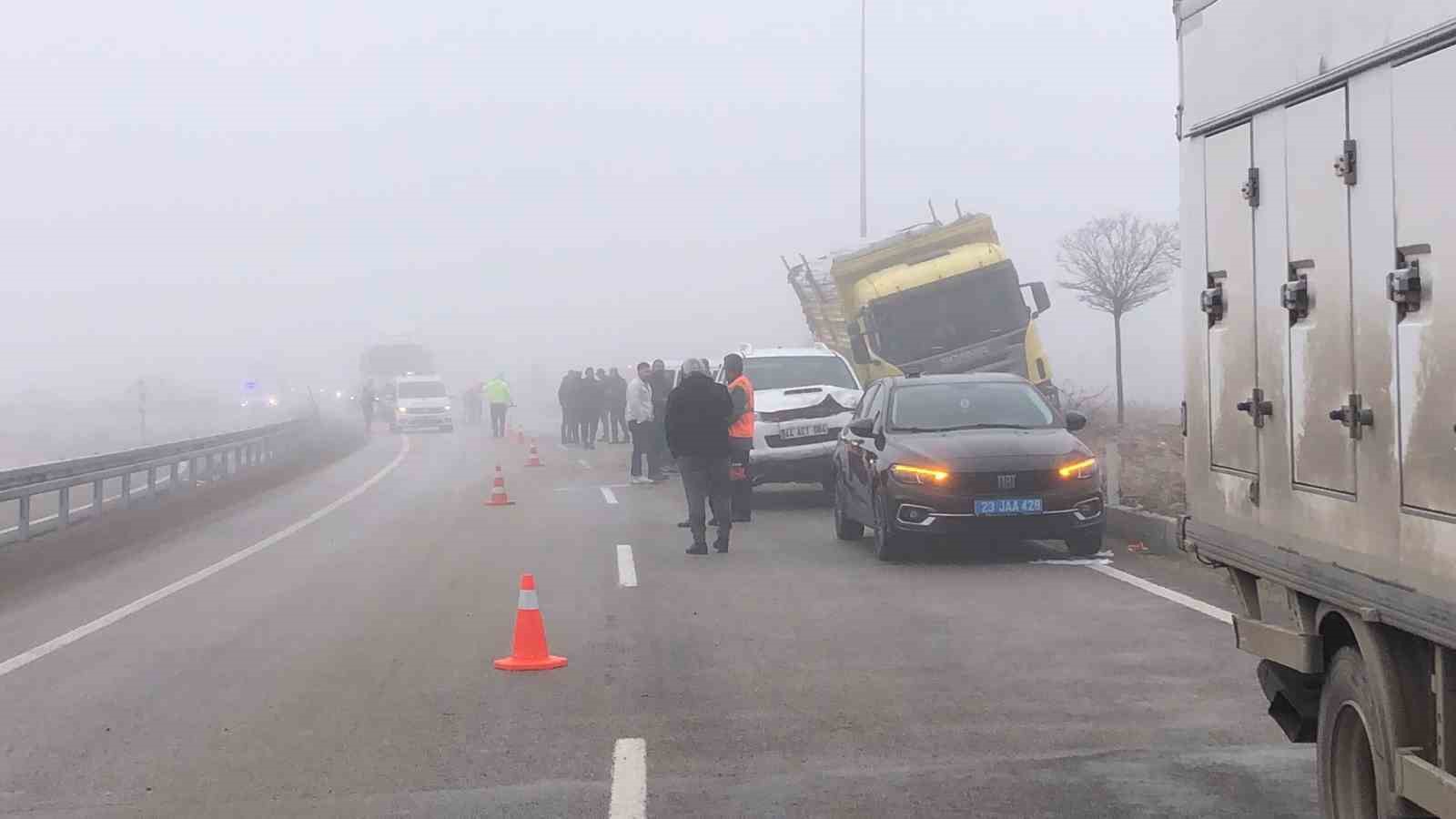 Elazığ’da 2 saatte 2 büyük zincirleme kaza: 13 araç çarpıştı, 7 yaralı
