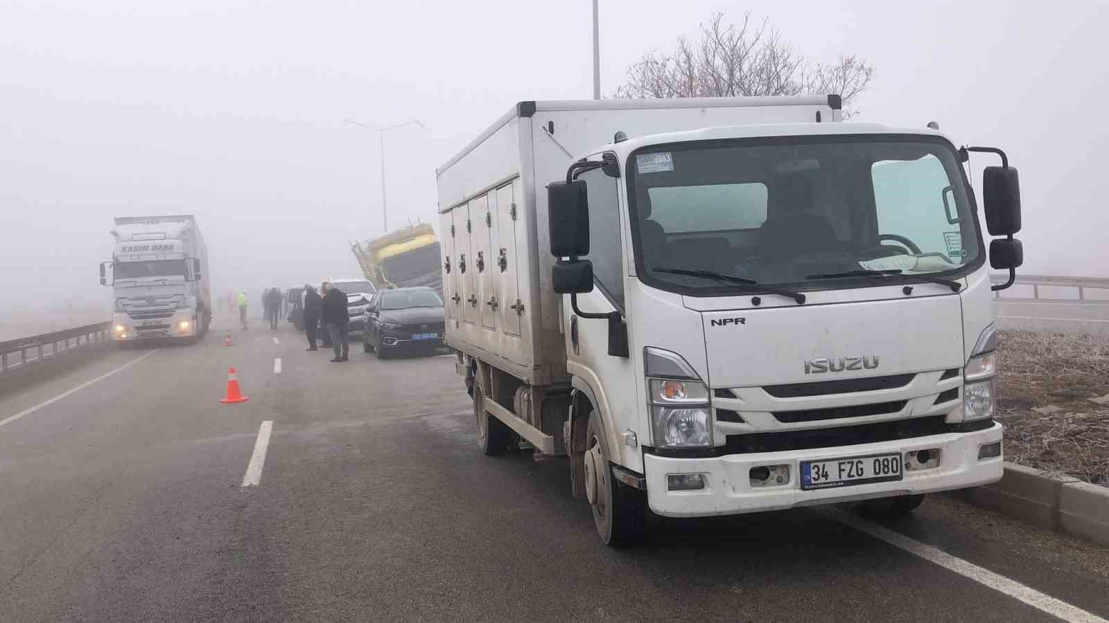 Elazığ’da 2 saatte 2 büyük zincirleme kaza: 13 araç çarpıştı, 7 yaralı
