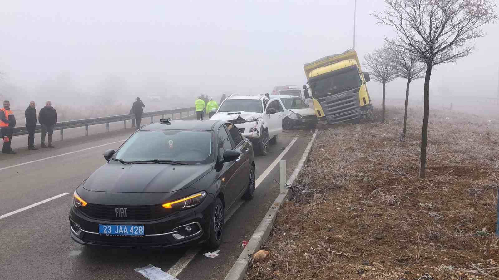 Elazığ’da 2 saatte 2 büyük zincirleme kaza: 13 araç çarpıştı, 7 yaralı
