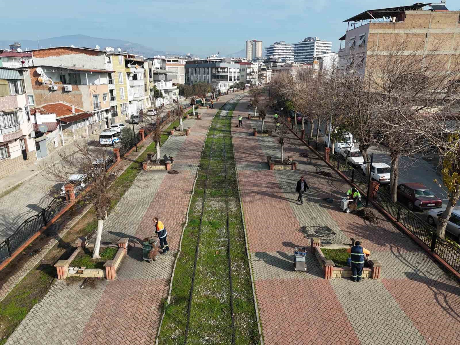 Nazilli Belediyesi yürüyüş yolu ve parkları bakıma aldı
