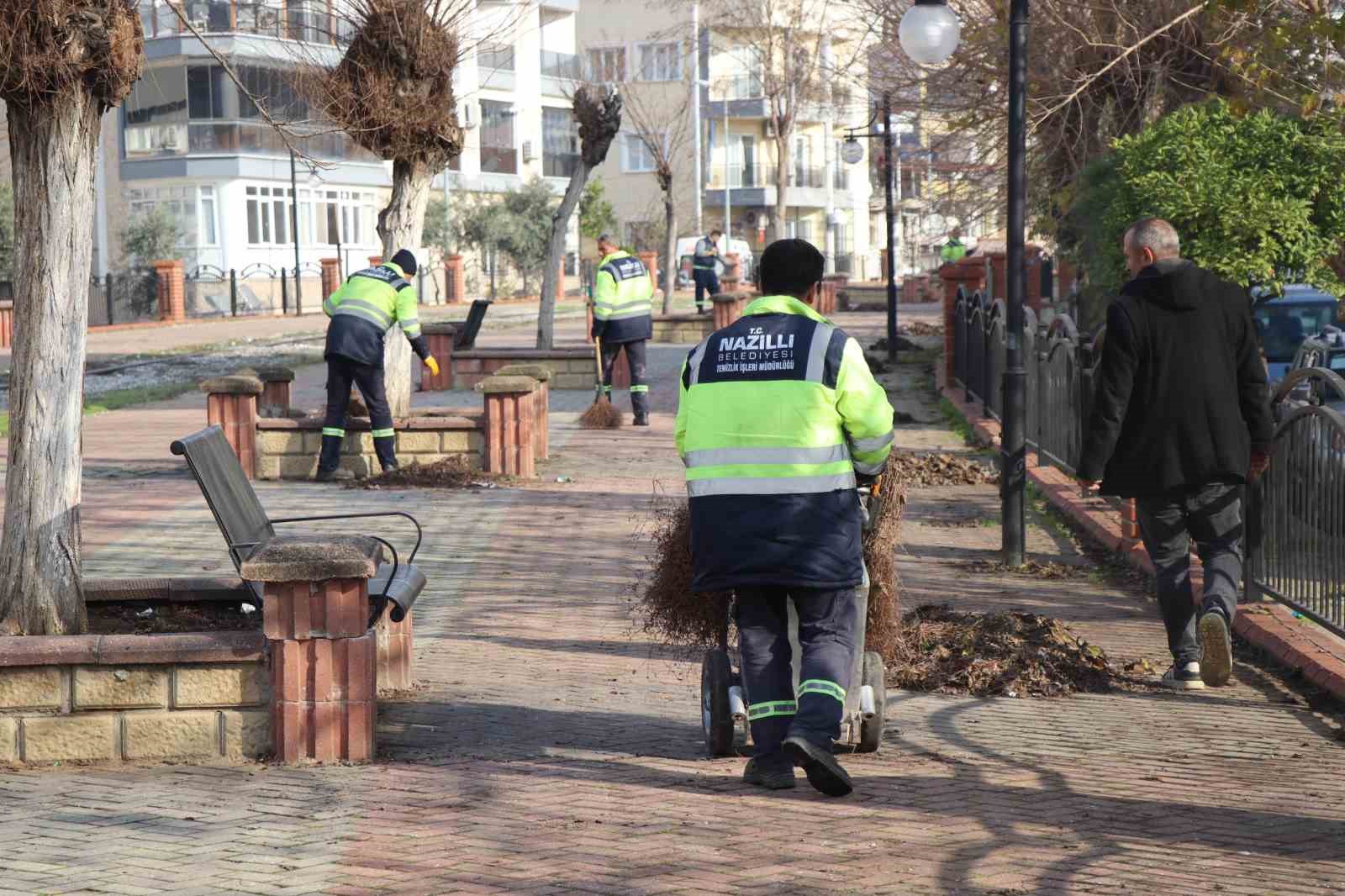 Nazilli Belediyesi yürüyüş yolu ve parkları bakıma aldı
