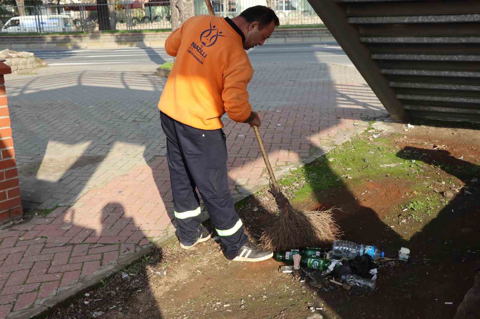 Nazilli Belediyesi yürüyüş yolu ve parkları bakıma aldı
