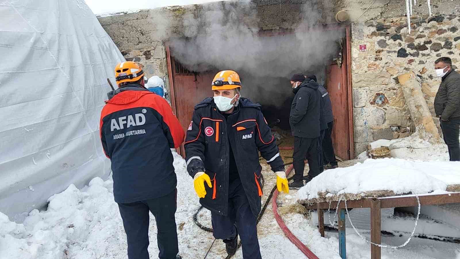 Erzurum’da ahır yangını
